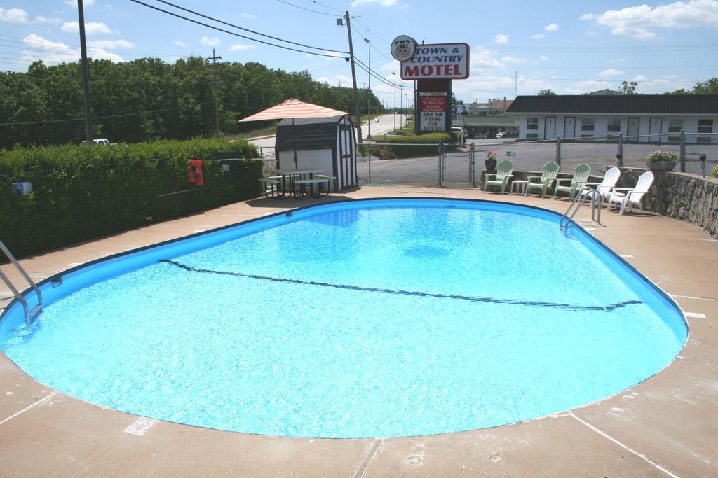 Lake Lighthouse Inn Osage Beach Exterior photo