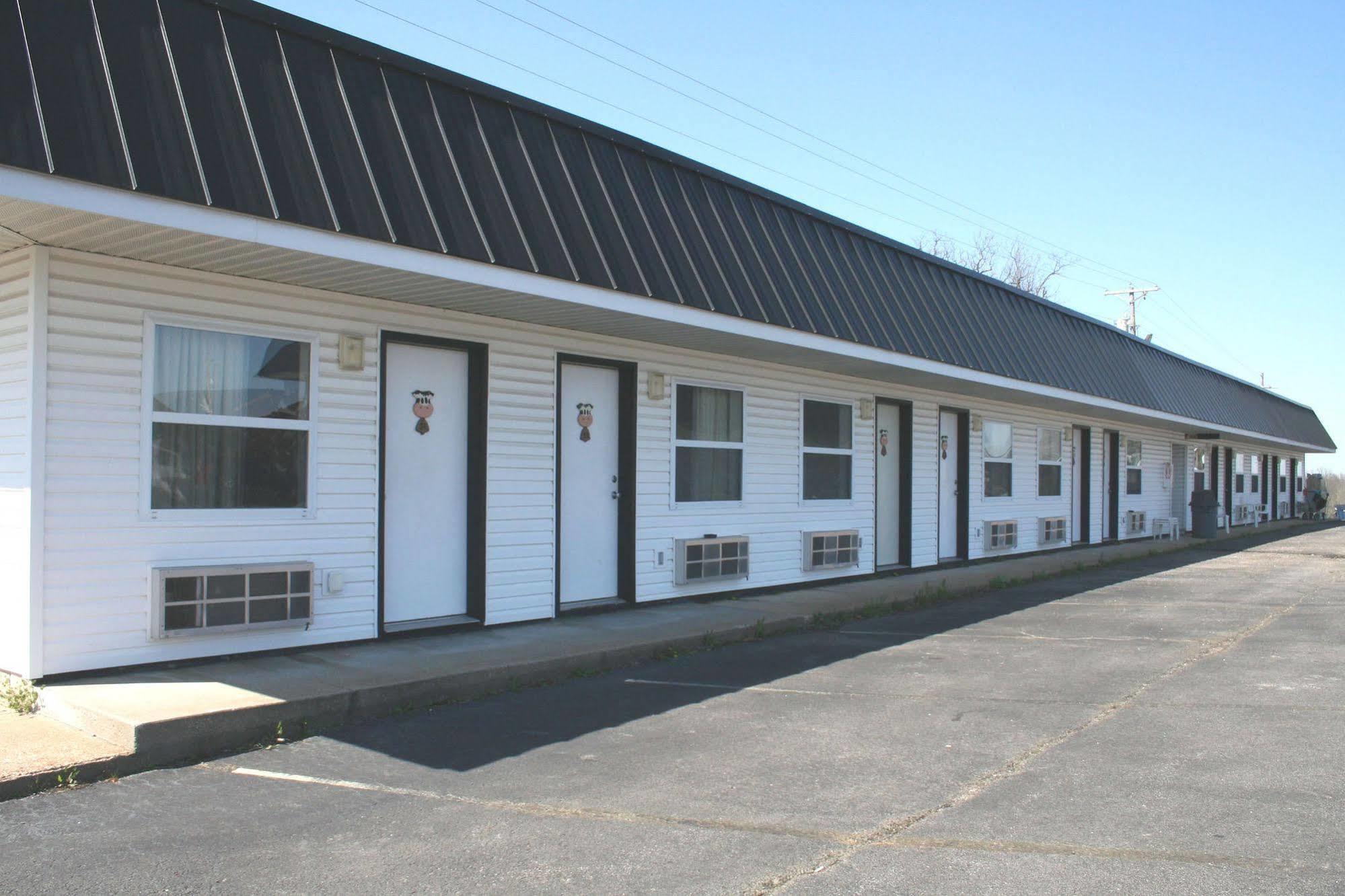 Lake Lighthouse Inn Osage Beach Exterior photo